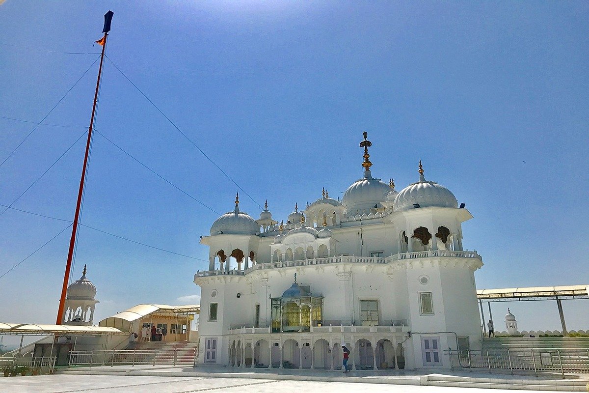 1280px-3_Sri_Kesgarh_Takhat_Anandpur_Sahib_Punjab_India_Khalsa_birthplace (1)