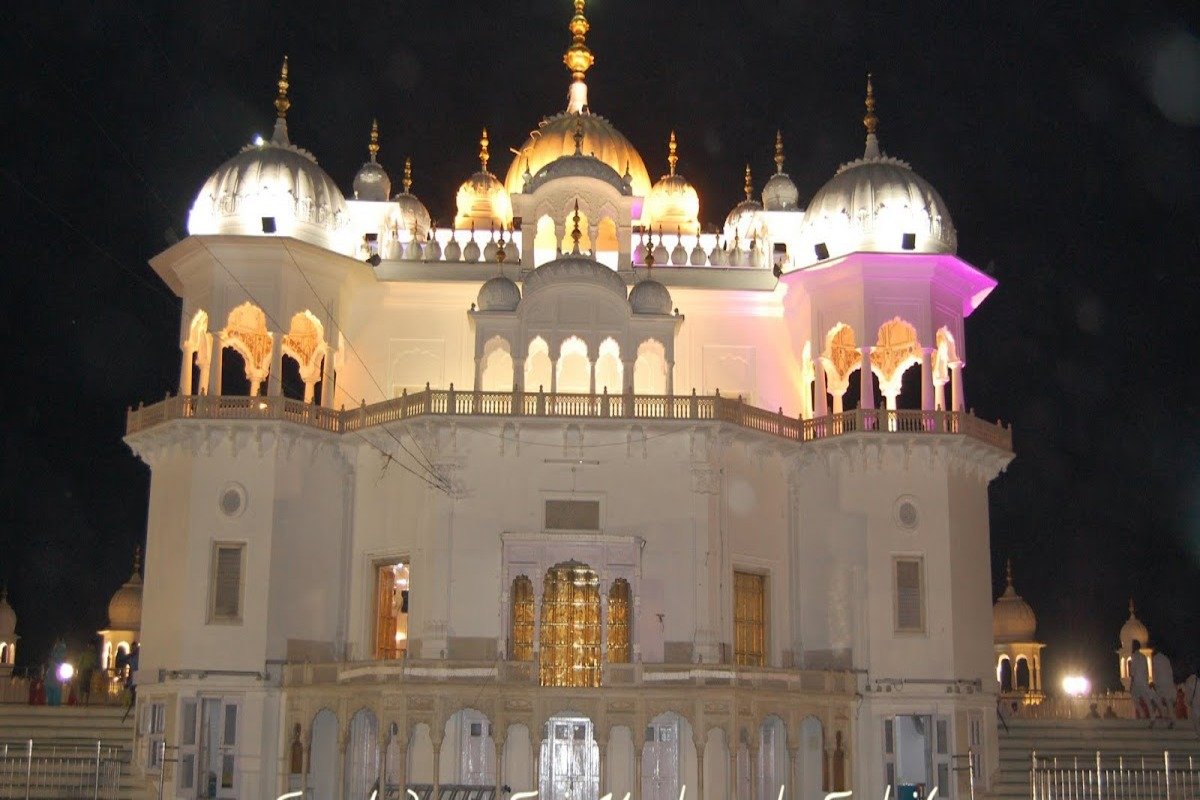 Gurdwara Sri Keshgarh Sahib (1)