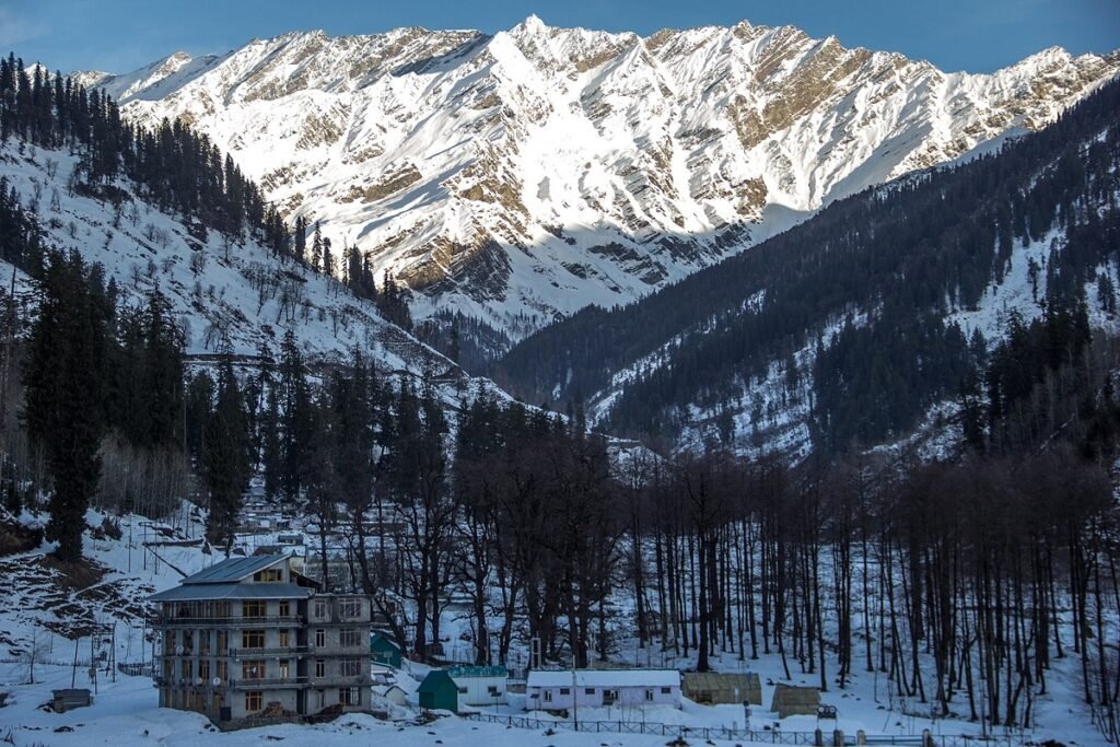 Mountains,_Manali,_Himachal_Pradesh