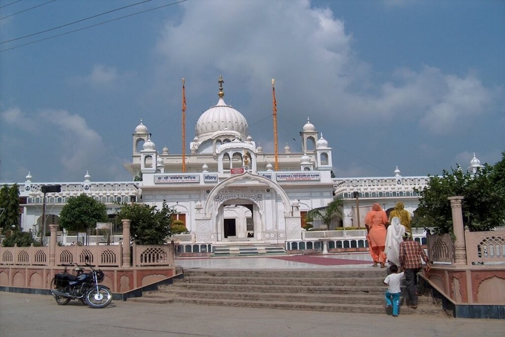 gurdwara_sri_darbar_sahib_khadoor2